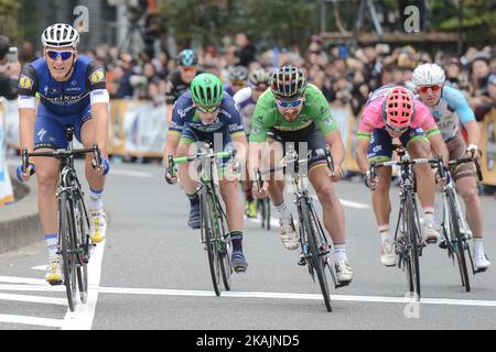 Marcel Kittel (Etixx Quick Step) attraversa il traguardo davanti alla maglia Verde, Peter Sagan (Tinkoff), durante la gara Points, all'edizione di fouth del Tour de France Saitama Criterium. Sabato, 29th ottobre 2016, a Saitama, Giappone. Foto di Artur Widak *** Please use Credit from Credit Field *** Foto Stock