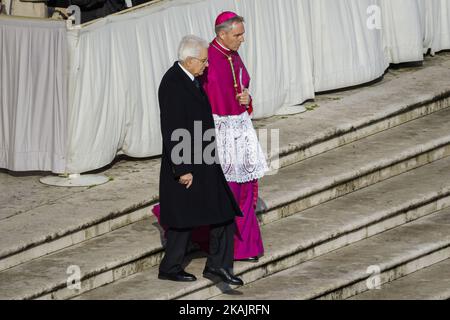 Sergio Mattarella, Presidente della Repubblica Italiana, partecipa alla Santa Messa celebrata da Papa Francesco per la chiusura del Giubileo della Misericordia in Piazza San Pietro, Città del Vaticano, il 20 novembre 2016.(Foto di Giuseppe Ciccia/NurPhoto) *** Please use Credit from Credit Field *** Foto Stock