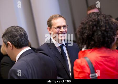 Il sindaco designato di Berlino Michael Mueller (SPD) arriva alla cerimonia di firma dell'accordo di coalizione tra SPD, Die Linke (partito di sinistra) e Buendnis 90 - Die GRUENEN (partito verde), segnando l'inizio del cosiddetto nuovo governo rosso-rosso-verde (Rot-Gruen) di Berlino, nella Abgeornetenhaus di Berlino, Germania il 8 dicembre 2016. (Foto di Emmanuele Contini/NurPhoto) *** Please use Credit from Credit Field *** Foto Stock