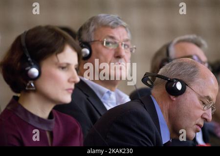 Il politico tedesco Gregor Gysi (Die Linke, R) e i co-leader del partito Die Linke Bernd Riexinger (C) e Katja Kipping (L) sono raffigurati durante il 5th° congresso del Partito della sinistra europea a Berlino, in Germania, il 17 dicembre 2016. Il congresso sta trovando luogo dal 16 al 18 dicembre 2016. (Foto di Emmanuele Contini/NurPhoto) *** Please use Credit from Credit Field *** Foto Stock