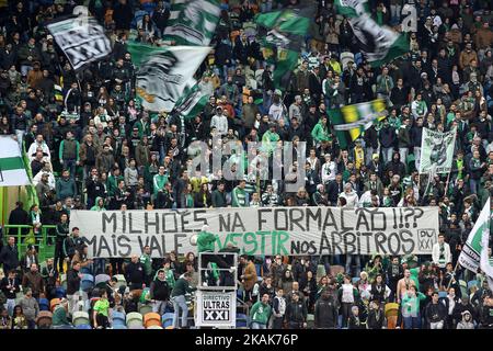 Tifosi sportivi durante la partita della Premier League 2017/17 tra Sporting CP e CD Feirense, allo stadio Alvalade di Lisbona il 8 gennaio 2017. (Foto di Bruno Barros / DPI / NurPhoto) *** Please use Credit from Credit Field *** Foto Stock