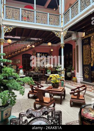 Una vista verticale del Baba & Nyonya Heritage Museum arredato a Penang Malesia Foto Stock