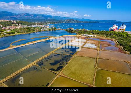 Francia, Corse-du-Sud (2A) Vista aerea delle saline di Porto-Vecchio Foto Stock