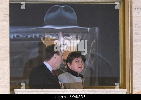 Arlene Foster, leader del Partito democratico Unionista (DUP), interviene prima di una sessione plenaria a Stormont a Belfast. Lunedì 16 gennaio 2017 a Belfast, Irlanda del Nord, Regno Unito. Foto di Artur Widak *** Please use Credit from Credit Field *** Foto Stock