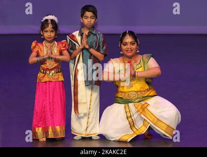 I ballerini Tamil suonano durante il festival Thai Pongal a Markham, Ontario, Canada, il 15 gennaio 2017. Il festival di Thai Pongal è un festival di ringraziamento che onora il Dio del Sole indù (Lord Surya) per un raccolto di successo. (Foto di Creative Touch Imaging Ltd./NurPhoto) *** si prega di utilizzare il credito dal campo di credito *** Foto Stock