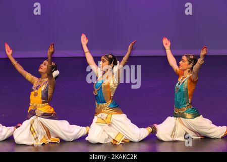 I ballerini Tamil suonano durante il festival Thai Pongal a Markham, Ontario, Canada, il 15 gennaio 2017. Il festival di Thai Pongal è un festival di ringraziamento che onora il Dio del Sole indù (Lord Surya) per un raccolto di successo. (Foto di Creative Touch Imaging Ltd./NurPhoto) *** si prega di utilizzare il credito dal campo di credito *** Foto Stock