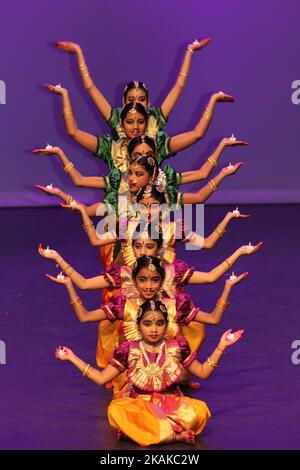 I ballerini Tamil suonano durante il festival Thai Pongal a Markham, Ontario, Canada, il 15 gennaio 2017. Il festival di Thai Pongal è un festival di ringraziamento che onora il Dio del Sole indù (Lord Surya) per un raccolto di successo. (Foto di Creative Touch Imaging Ltd./NurPhoto) *** si prega di utilizzare il credito dal campo di credito *** Foto Stock