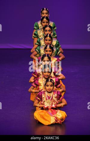 I ballerini Tamil suonano durante il festival Thai Pongal a Markham, Ontario, Canada, il 15 gennaio 2017. Il festival di Thai Pongal è un festival di ringraziamento che onora il Dio del Sole indù (Lord Surya) per un raccolto di successo. (Foto di Creative Touch Imaging Ltd./NurPhoto) *** si prega di utilizzare il credito dal campo di credito *** Foto Stock