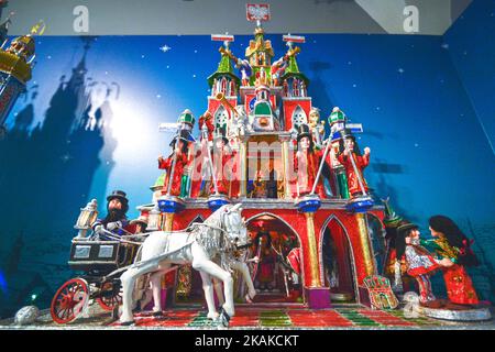 Un presepe creato da Marian e Zygmunt Wosik, il 4th° posto nella categoria di grandi dimensioni, durante la mostra del Concorso presepe di Cracovia del 74th, all'interno del Museo storico della Città di Cracovia. Martedì 24 gennaio 2017, a Cracovia, Polonia. Foto di Artur Widak *** Please use Credit from Credit Field *** Foto Stock