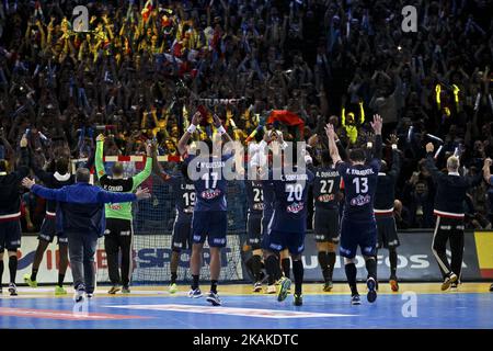 Gerard Vicent 12 / Dipanda Adrien 27 / Nikola Karabatic 13 / Narcisse Daniel 8 durante la partita di semifinale del Campionato del mondo tra Francia e Slovenia all'AccorHotels Arena il 26 gennaio 2017 a Parigi, Francia. (Foto di Elyxandro Cegarra/NurPhoto) *** Please use Credit from Credit Field *** Foto Stock