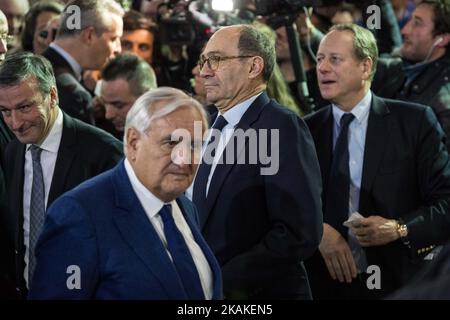 Jean Pierre Raffarin guarda come candidato francese di destra per le prossime elezioni presidenziali Francois Fillon tiene un rally campagna il 29 gennaio 2017 a Parigi. (Foto di Julien Mattia/NurPhoto) *** Please use Credit from Credit Field *** Foto Stock