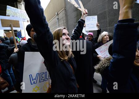 Scene dalla folla di un 29th gennaio 2017 immigrazione Ban protesta all'aeroporto internazionale di Philadelphia, in Philadelphia Pennsylvania. (Foto di Bastiaan Slabbers/NurPhoto) *** Please use Credit from Credit Field *** Foto Stock