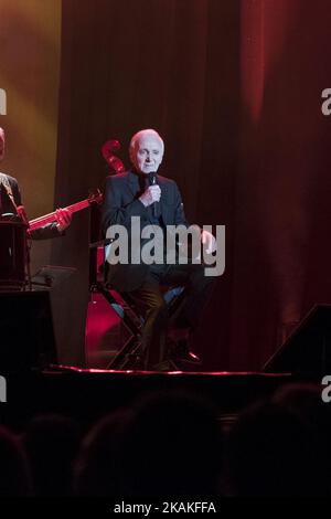 Il cantante francese Charles Aznavour, di 92 anni, si esibisce sul palco durante il concerto tenuto al Barclaycard Center di Madrid, Spagna, il 31 gennaio 2017. Aznavour è famoso per brani come 'la Boheme', 'la Mamma' o 'Venece Without You'. (Foto di Oscar Gonzalez/NurPhoto) *** Please use Credit from Credit Field *** Foto Stock