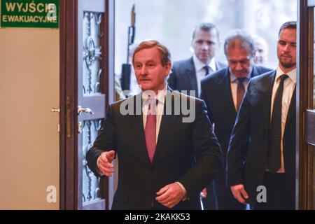 Il Taoiseach (primo ministro irlandese), Enda Kenny, arriva al primo ministro polacco, a Varsavia. Giovedì 9 Febbraio 2017, a Varsavia, Polonia (Foto di Artur Widak/NurPhoto) *** si prega di utilizzare il credito del campo di credito *** Foto Stock