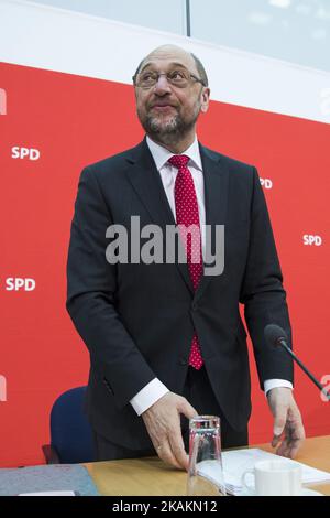 Il cancelliere candidato del partito socialdemocratico tedesco (SPD) Martin Schulz arriva ad una riunione del consiglio di amministrazione del partito presso la sede del DOCUP a Willy-Brandt-Haus a Berlino, in Germania, il 13 febbraio 2017. (Foto di Emmanuele Contini/NurPhoto) *** Please use Credit from Credit Field *** Foto Stock