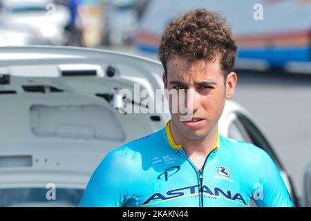 Fabio Aru del Team Astana in vista della fase di apertura, un 176,5km da al Sawadi Beach al Parco Naseem del 2017 Tour in bicicletta di Oman. Martedì 14 febbraio 2017 a Muscat, Oman. Foto di Artur Widak *** Please use Credit from Credit Field *** Foto Stock