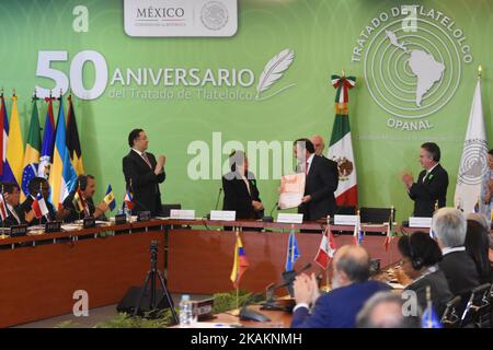 Rosa Maria Fernandez, Ambasciatore brasiliano Luiz Felipe de Macedo Soares e Ministro degli Esteri Luis Videgaray durante la 25th sessione della Conferenza Generale dell'Agenzia per il divieto delle armi nucleari in America Latina e nei Caraibi presso il Palazzo degli Affari Esteri il 14 febbraio 2017 a Città del Messico, Messico, (Foto di Carlos Tischler/NurPhoto) *** Please use Credit from Credit Field *** Foto Stock