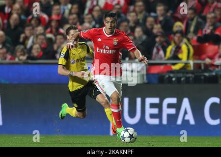 Bendificas Forward Raul Jimenez dal Messico durante la SL Benfica v Borussia Dortmund - UEFA Champions League16 finale alla Estadio da Luz il 14 febbraio 2017 a Lisbona, Portogallo.(Photo by Bruno Barros / DPI / NurPhoto) *** Please use Credit from Credit Field *** Foto Stock