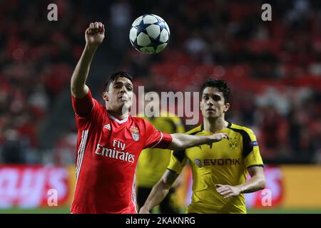 Bendificas Forward Raul Jimenez dal Messico durante la SL Benfica v Borussia Dortmund - UEFA Champions League16 finale alla Estadio da Luz il 14 febbraio 2017 a Lisbona, Portogallo.(Photo by Bruno Barros / DPI / NurPhoto) *** Please use Credit from Credit Field *** Foto Stock