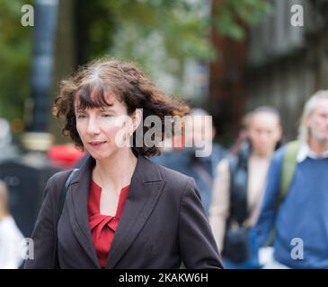 Anneliese Dodds lascia l'università verde dopo aver parlato con i media di Londra Foto Stock