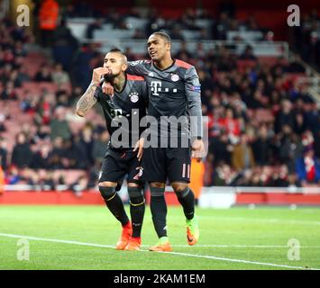 Arturo Vidal del FC Bayern Monaco celebra il 4th° gol durante la UEFA Champions League - Round 16 - 2nd° tappa tra l'Arsenal e il Bayern Monaco agli Emirates , Londra 07 Mar 2017 (Photo by Kieran Galvin/NurPhoto) *** Please use Credit from Credit Field *** Foto Stock