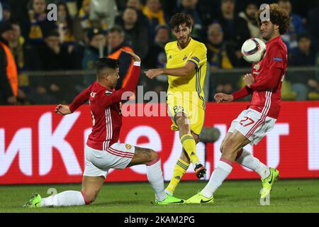 Marcos Rojo (L) e Marouane Fellaini del FC Manchester United e Aleksandr Erokhin (C) e del FC Rostov vie per la palla durante la UEFA Europa League Round del 16, prima tappa tra il FC Manchester United e il FC Rostov, allo Stadio Olimpo 2 di Rostov-on-Don, Russia il 9 marzo 2017. (Foto di Igor Russak/NurPhoto) *** Please use Credit from Credit Field *** Foto Stock