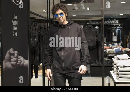 Pablo Ibanez, l'uomo in nero, partecipa alla presentazione del marchio di come Padre come Figlio a EL CORTE INGLES de Castellana. 10 marzo 2017 (Foto di Oscar Gonzalez/NurPhoto) *** si prega di utilizzare il credito dal campo di credito *** Foto Stock