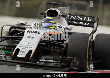 Sergio Perez del Messico alla guida della (11) Sahara Force India F1 Team VJM10 in azione durante i test invernali di Formula uno sul circuito di Catalunya il 10 marzo 2017 a Montmelo, Spagna. (Foto di Bruno Barros / DPI / NurPhoto) *** Please use Credit from Credit Field *** Foto Stock