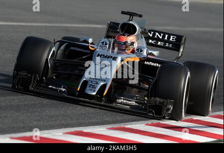 Esteban OCON di Francia alla guida della (31) Sahara Force India F1 Team VJM10 in azione durante i test invernali di Formula uno sul circuito di Catalunya il 10 marzo 2017 a Montmelo, Spagna. (Foto di Bruno Barros / DPI / NurPhoto) *** Please use Credit from Credit Field *** Foto Stock