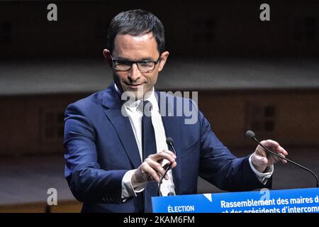 Candidato alle elezioni presidenziali francesi per il partito socialista francese (PS) di sinistra Benoit Hamon ha tenuto un discorso durante un incontro con i membri dell'Associazione dei Sindaci di Francia (AMF) il 22 marzo 2017 a Parigi. (Foto di Julien Mattia/NurPhoto) *** Please use Credit from Credit Field *** Foto Stock