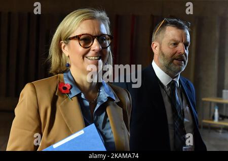 Edimburgo, Scozia, Regno Unito. 3rd Nov 2022. NELLA FOTO: Scene dall'interno del Parlamento scozzese durante le interrogazioni dei primi Ministri. Credit: Colin Fisher/Alamy Live News Foto Stock