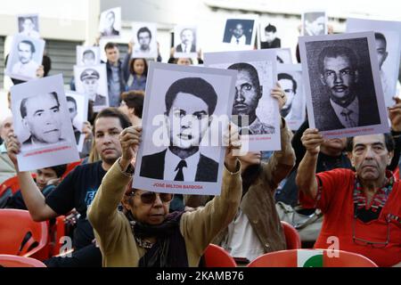 I membri della Commissione Comunale per la verità e gli attivisti per i diritti umani protestano in memoria delle vittime della dittatura di fronte all'ex quartier generale di DOI-CODI, nella città di São Paolo, Brasile. Diversi atti in memoria dei 52 anni del regime militare. 01 aprile 2017 (Foto: Fábio Vieira/FotoRua) (Foto di Fabio Vieira/FotoRua/NurPhoto) *** Please use Credit from Credit Field *** Foto Stock