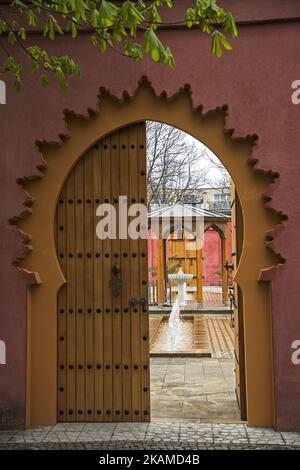 L'ingresso del giardino orientale è raffigurato durante un'anteprima stampa dell'IGA (International Garden Exhibition) 2017 a Berlino, in Germania, il 7 aprile 2017. Sono in corso gli ultimi accordi per la mostra che si aprirà dal 13 aprile al 15 ottobre 2017 nel quartiere di Marzahn-Hellersdorf e ospiterà, secondo le aspettative degli organizzatori, circa 2 milioni di visitatori. (Foto di Emmanuele Contini/NurPhoto) *** Please use Credit from Credit Field *** Foto Stock