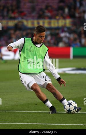 Il futuro della Juventus Paulo Dybala (21) si scalda prima della finale della UEFA Champions League del quarto trimestre di calcio BARCELLONA - JUVENTUS il 19/04/2017 al Camp Nou di Barcellona, Spagna. (Foto: Matteo Bottanelli/NurPhoto) *** Please use Credit from Credit Field *** Foto Stock