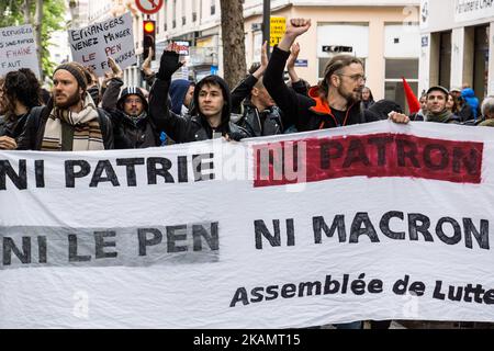 I manifestanti marciano durante il raduno annuale dei lavoratori del giorno di maggio a Lione, nella Francia centro-orientale, il 1 maggio 2017. (Foto di Nicolas Liponne/NurPhoto) *** Please use Credit from Credit Field *** Foto Stock