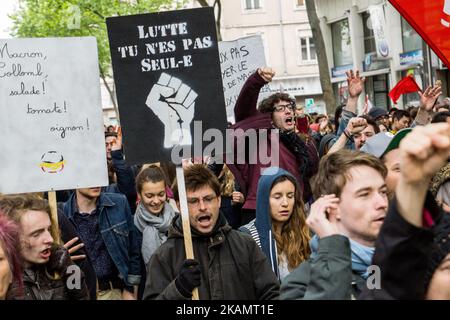I manifestanti marciano durante il raduno annuale dei lavoratori del giorno di maggio a Lione, nella Francia centro-orientale, il 1 maggio 2017. (Foto di Nicolas Liponne/NurPhoto) *** Please use Credit from Credit Field *** Foto Stock