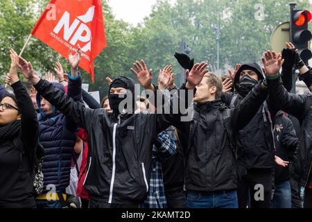 I manifestanti marciano durante il raduno annuale dei lavoratori del giorno di maggio a Lione, nella Francia centro-orientale, il 1 maggio 2017. (Foto di Nicolas Liponne/NurPhoto) *** Please use Credit from Credit Field *** Foto Stock
