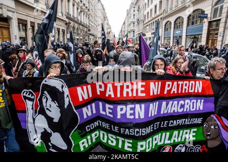 I manifestanti marciano durante il raduno annuale dei lavoratori del giorno di maggio a Lione, nella Francia centro-orientale, il 1 maggio 2017. (Foto di Nicolas Liponne/NurPhoto) *** Please use Credit from Credit Field *** Foto Stock