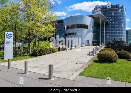 Volkswagen transparent Factory è visto /on/ a Desden, Germania. La fabbrica trasparente è uno spazio espositivo di proprietà del costruttore tedesco Volkswagen e progettato dall'architetto Gunter Henn. Fu inaugurato nel 2002 come fabbrica di automobili. Nel 2016, riaprì come "showcase for eletromobility". (Foto di Michal Fludra/NurPhoto) *** Please use Credit from Credit Field *** Foto Stock