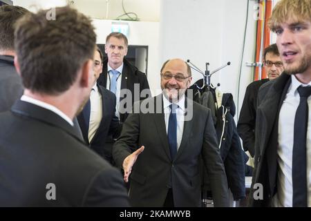 Il candidato cancelliere e presidente del SPD (Partito socialdemocratico) Martin Schulz arriva a Berlino, in Germania, il 3 maggio 2017, presso la sede della start-up Sonnen. (Foto di Emmanuele Contini/NurPhoto) *** Please use Credit from Credit Field *** Foto Stock