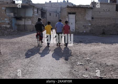 La vita quotidiana nella zona di Douma, nei pressi di Damasco, dopo la firma del cessate il fuoco Memorandum alla Conferenza di Astana ØŒ Siria, 6 maggio 2017. (Foto di Samer Bouidani/NurPhoto) *** Please use Credit from Credit Field *** Foto Stock