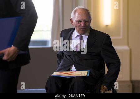 Il ministro tedesco delle Finanze Wolfgang Schaeible ha lasciato una conferenza stampa sulle previsioni di gettito fiscale per il 2017 a Berlino, in Germania, il 11 maggio 2017. (Foto di Emmanuele Contini/NurPhoto) *** Please use Credit from Credit Field *** Foto Stock