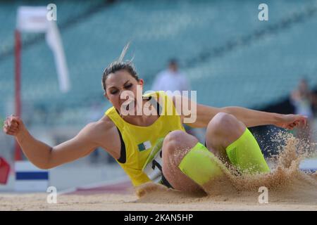 Tahani Roumaiss Belabiod d'Algeria vince la finale Women's Long Jump, durante un evento sportivo a Baku 2017 - 4th Giochi islamici di solidarietà allo Stadio Olimpico di Baku. Giovedì 18 maggio 2017 a Baku, Azerbaigian. *** Utilizzare il campo credito da credito *** Foto Stock