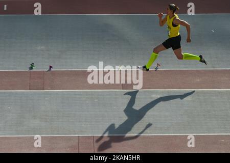 Tahani Roumaiss Belabiod d'Algeria vince la finale Women's Long Jump, durante un evento sportivo a Baku 2017 - 4th Giochi islamici di solidarietà allo Stadio Olimpico di Baku. Giovedì 18 maggio 2017 a Baku, Azerbaigian. *** Utilizzare il campo credito da credito *** Foto Stock