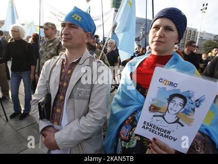 I Tatari di Crimea partecipano ad un rally commemorativo per celebrare l'anniversario della deportazione forzata, in Piazza dell'Indipendenza, a Kiev, Ucraina, il 18 maggio 2017. I Tatari di Crimea si sono riuniti per celebrare il 73nd° anniversario della deportazione forzata dei Tatari di Crimea dalla Crimea nel 1944 da parte del dittatore sovietico Joseph Stalin. (Foto di Str/NurPhoto) *** Please use Credit from Credit Field *** Foto Stock