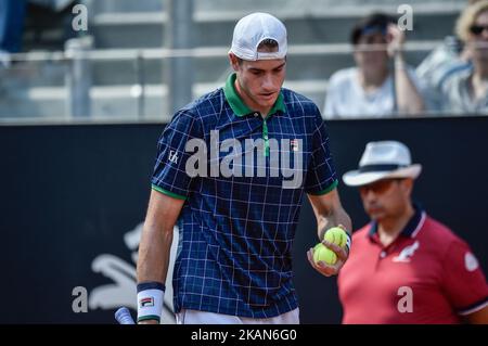 John Isner (USA) sembra sconsolato Alexander Zverev (GER) durante l'ATP World Tour Masters 1000 internazionali BNL D'Italia al Foro Italico, Roma, Italia il 20 maggio 2017. (Foto di Giuseppe Maffia/NurPhoto) *** Please use Credit from Credit Field *** Foto Stock