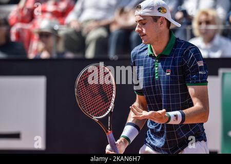 John Isner (USA) sembra sconsolato Alexander Zverev (GER) durante l'ATP World Tour Masters 1000 internazionali BNL D'Italia al Foro Italico, Roma, Italia il 20 maggio 2017. (Foto di Giuseppe Maffia/NurPhoto) *** Please use Credit from Credit Field *** Foto Stock