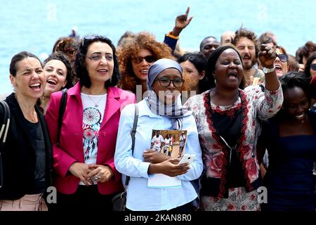 Manifestazione organizzata dalla ONG Action Aid per la campagna 'Oper your ears' diretta ai leader del G7 a Taormina il 25 maggio 2017. Leader del G7° gruppo di nazioni, che comprende gli Stati Uniti, il Canada, il Giappone, il Regno Unito, la Germania, La Francia e l'Italia, così come l'Unione europea, si incontreranno nella vicina Taormina dal 26 al 27 maggio. (Foto di Matteo Ciambelli/NurPhoto) *** Please use Credit from Credit Field *** Foto Stock