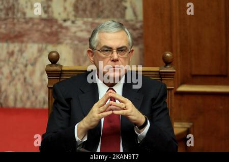 Greco PM Lucas Papademos al Parlamento il 14 novembre 2011 (Foto di Panayotis Tzamaros/NurPhoto) *** Please use Credit from Credit Field *** Foto Stock