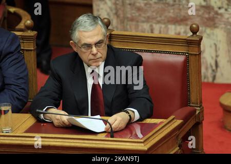 Greco PM Lucas Papademos al Parlamento il 14 novembre 2011 (Foto di Panayotis Tzamaros/NurPhoto) *** Please use Credit from Credit Field *** Foto Stock